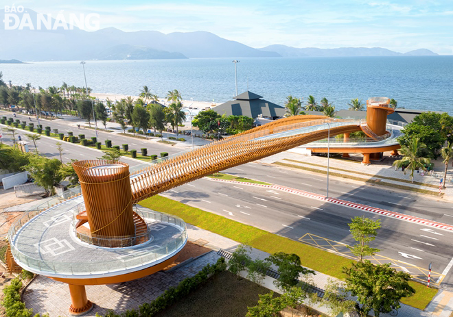 The Japanese-style pedestrian overpass will help locals and tourists walk safely to the Xuan Thieu Beach