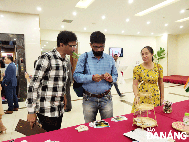 The resumption of many direct flights from Da Nang to Muslim countries provides a great opportunity for the city to attract visitors from these source market. In the photo: Indian guests participating in a workshop in Da Nang. Photo: THU HA