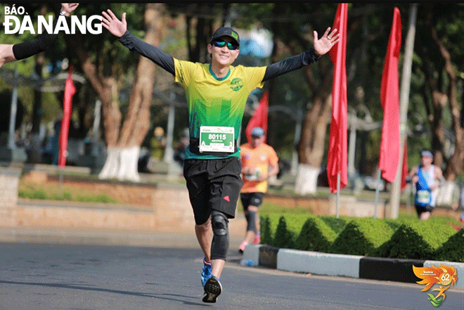 Truong Minh Cuong participating in the Tien Phong Marathon 2021 in Gia Lai Province