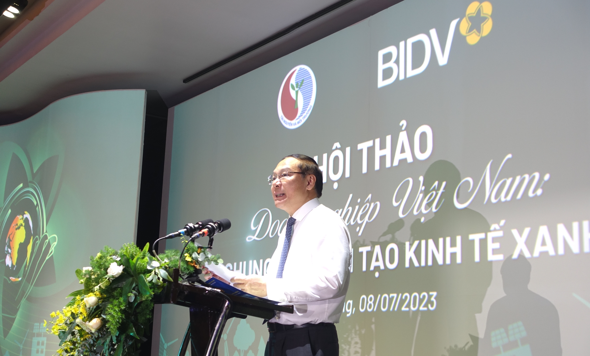 Deputy Minister of Natural Resources and Environment Le Cong Thanh speaking at the Saturday seminar. Photo: HOANG HIEP