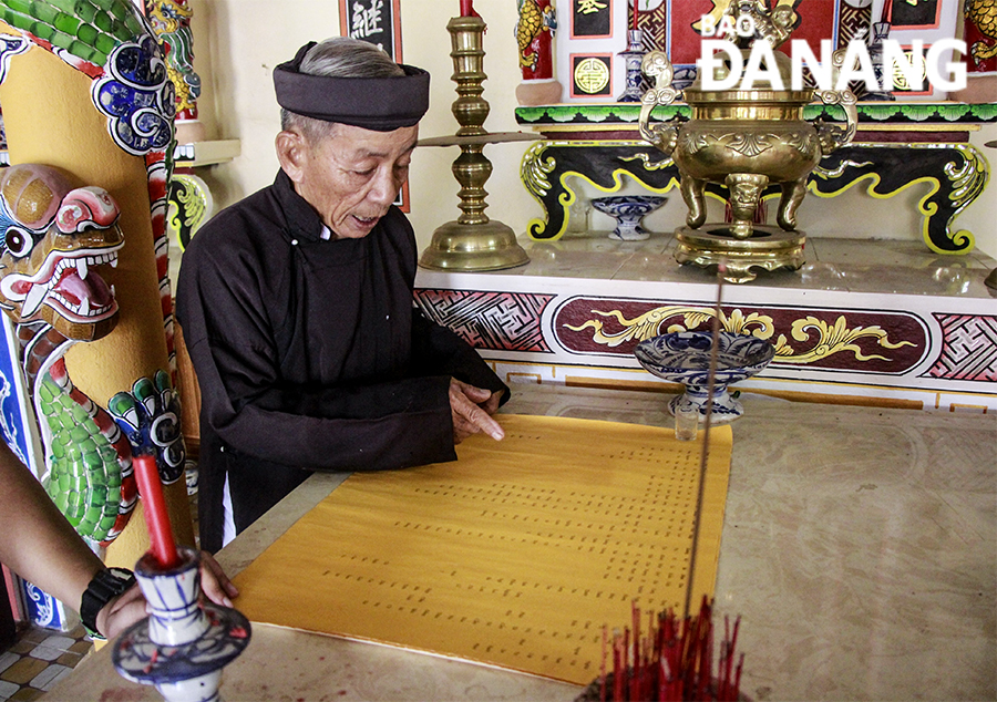 Ông Ngô Văn Mua (SN 1944, Trưởng làng Cẩm Nê) cho biết có thể ước chừng khoảng thời gian đình được xây dựng cách đây khoảng 600 năm, sau khi lập làng (trong thời Lê sơ đến thời Mạc)