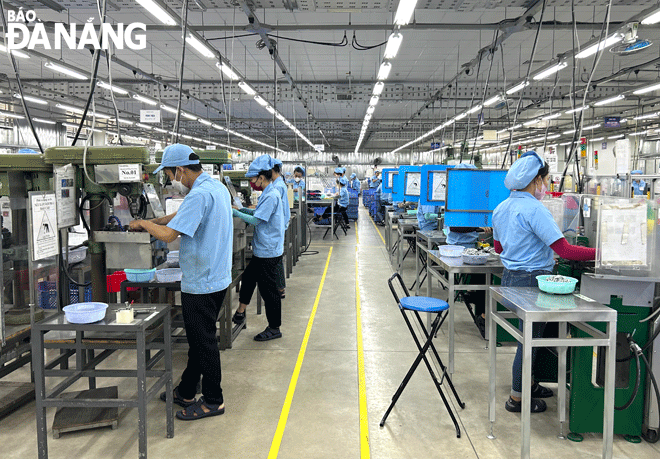 Production activities are seen at the Daiwa Vietnam Co., Ltd based in the Hoa Khanh Industrial Park, Lien Chieu District. Photo: M.Q