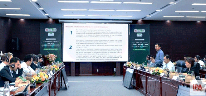 A seminar on appealing for investment in high-tech field held in Da Nang by the city's Investment Promotion and Support Centre on April 21, 2023. Photo: IPA