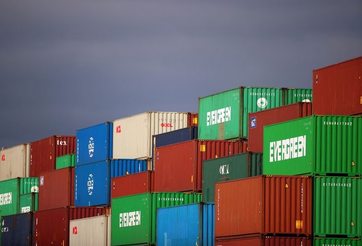 Các container tại cảng Felixstowe ở Anh tháng 10-2021. Ảnh minh họa: Reuters