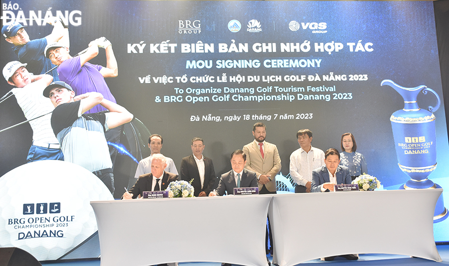 The parties signed a memorandum of understanding on cooperation and coordination to effectively organise the 2023 Da Nang Golf Tourism Festival. Photo: THU HA