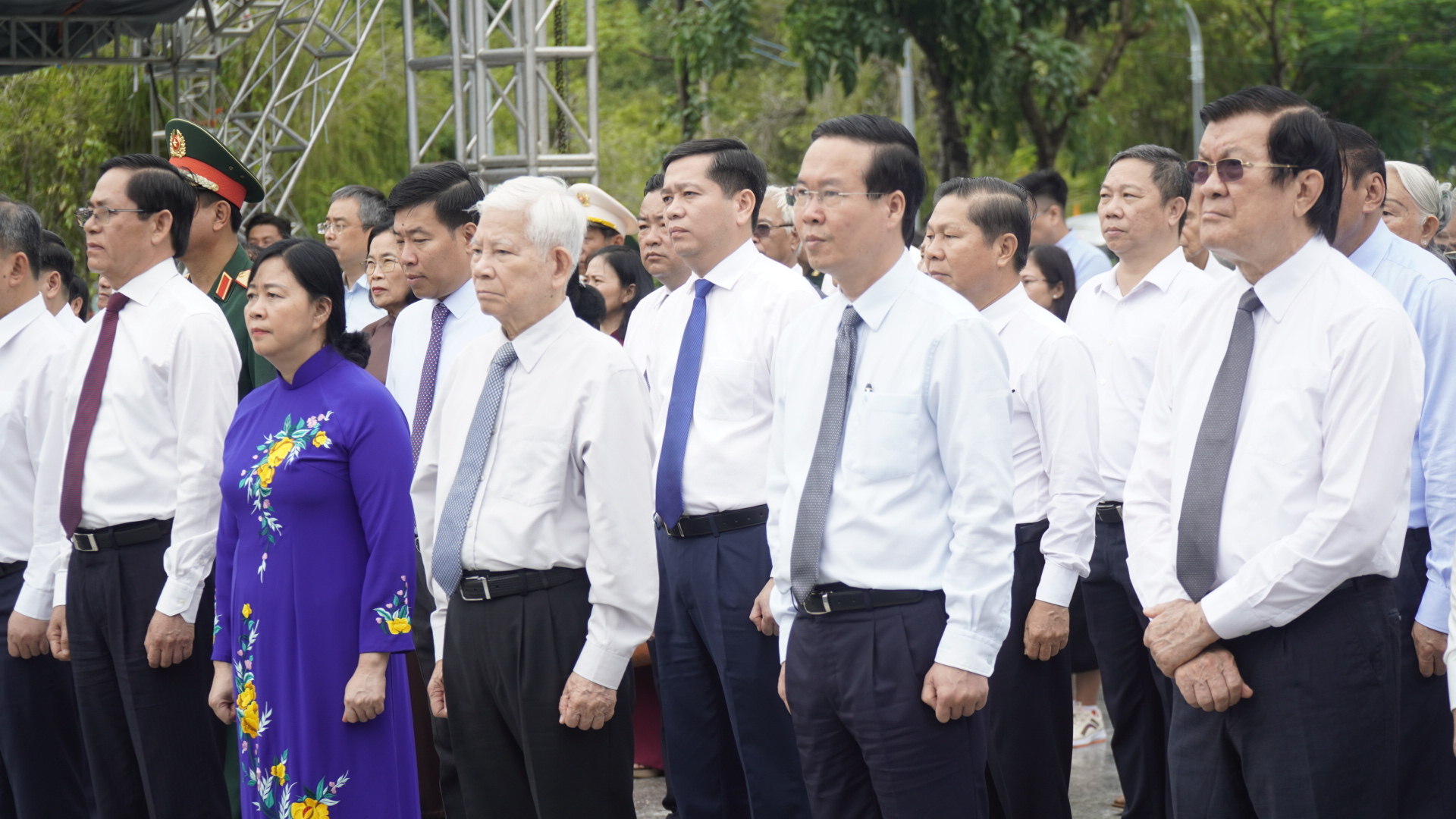 Ông Võ Văn Thưởng, Ủy viên Bộ Chính trị, Chủ tịch nước Cộng hòa xã hội chủ nghĩa Việt Nam; nguyên lãnh đạo Đảng, Nhà nước ; lãnh đạo các bộ, ban, ngành Trung ương; lãnh đạo tỉnh Bà Rịa-Vũng Tàu và các địa phương; các đại biểu tham dự Lễ viếng.