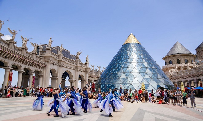 Sun World Ba Na Hills luôn làm mới mình để du khách bất ngờ sau mỗi lần trở lại.