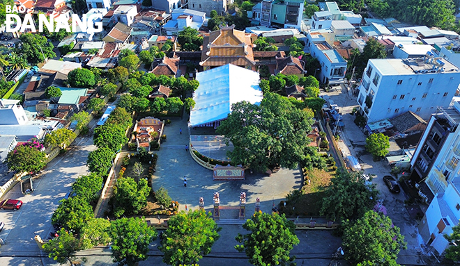 The temple in honour of the ancestors of An Hai Villager and Thoai Ngoc Hau based in Son Tra District is seen from above