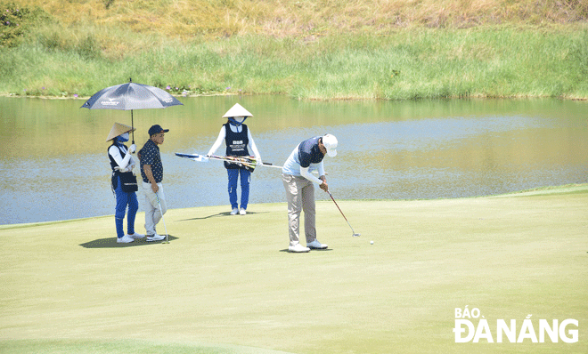 Golf tourism in Da Nang is attracting the attention of international visitors. IN PHOTO: Golfers at the BRG Open Golf Championship Da Nang 2022. Photo: THU HA