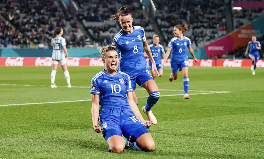  Cristiana Girrelli ăn mừng bàn thắng thứ 54 cho đội tuyển nữ quốc gia Italia. Ảnh: Getty Images