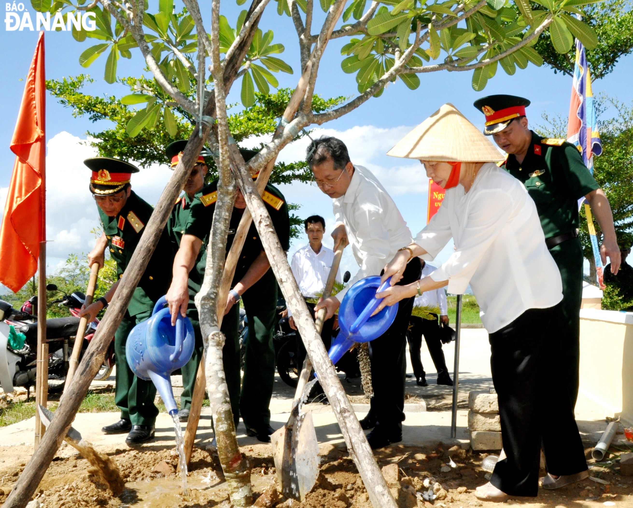 Trồng cây lưu niệm