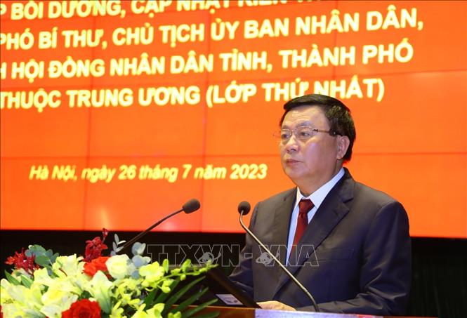 GS,TS Nguyễn Xuân Thắng phát biểu khai giảng và chỉ đạo lớp học. Ảnh: Văn Điệp/TTXVN