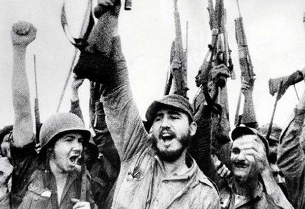 Các chiến sỹ cách mạng Cuba, do Tổng tư lệnh Fidel Castro lãnh đạo, tấn công Pháo đài Moncada ở Santiago de Cuba ngày 26/7/1953 (Ảnh: TTXVN)