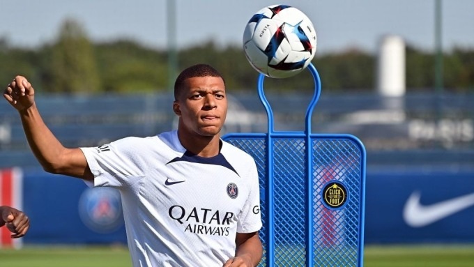 Mbappe bị cách ly khỏi đội một và đang phải tập cùng các cầu thủ trẻ hoặc trong diện chờ thanh lý. Ảnh: AFP