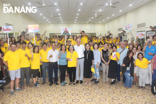 The camp has the participation of 160 pupils from grades 8 to 12 with good academic records from 9 central provinces from Nghe An to Binh Dinh and the province of the Mekong Delta. 