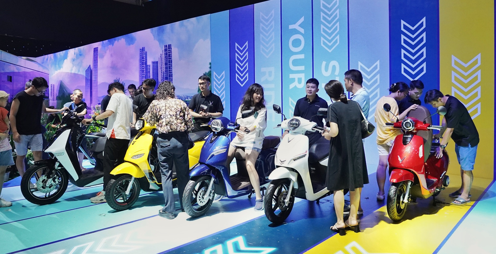 : Lý do xe máy điện VinFast hút khách tại triển lãm 