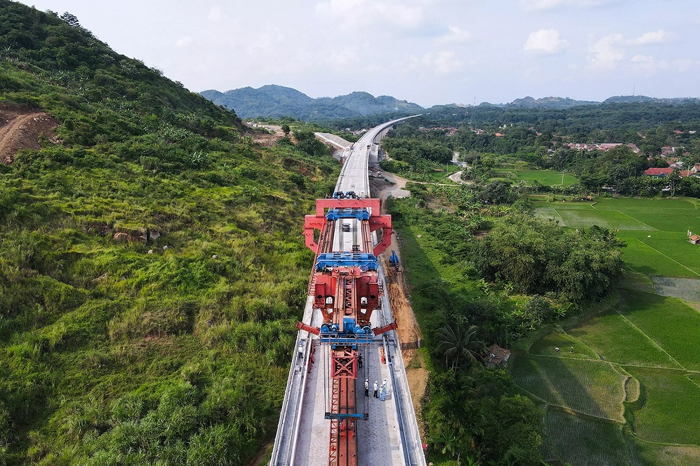 Dự án tuyến đường sắt do BRI tài trợ ở thị trấn Purwakarta, Tây Java (Indonesia).  Ảnh: Getty Images