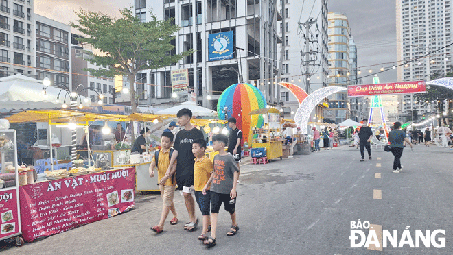 IN THE PHOTO: A corner of the An Thuong pedestrian street and night market. Photo: S.K