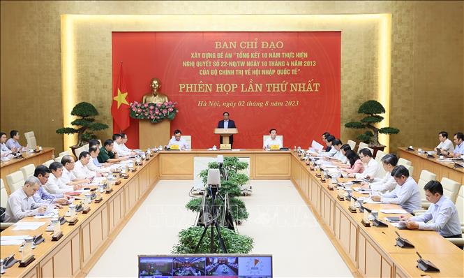 Thủ tướng Phạm Minh Chính chủ trì Phiên họp lần thứ nhất Ban chỉ đạo Xây dựng đề án tổng kết 10 năm thực hiện Nghị quyết 22 về hội nhập quốc tế. Ảnh: TTXVN