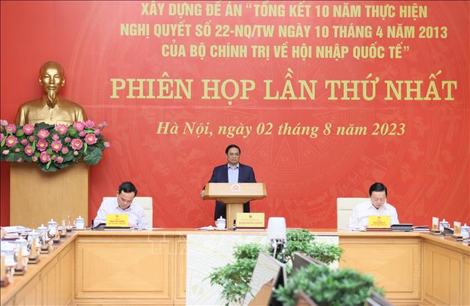 Thủ tướng Phạm Minh Chính chủ trì Phiên họp lần thứ nhất Ban chỉ đạo Xây dựng đề án tổng kết 10 năm thực hiện Nghị quyết 22 về hội nhập quốc tế. Ảnh: TTXVN