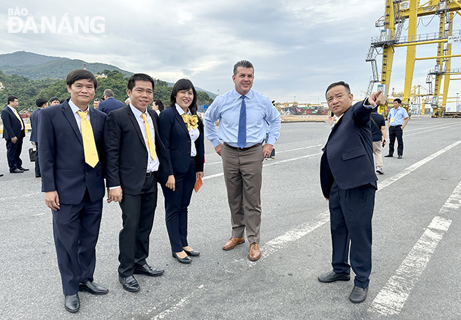 U.S business delegation visits the Da Nang Port. Photo: G.M