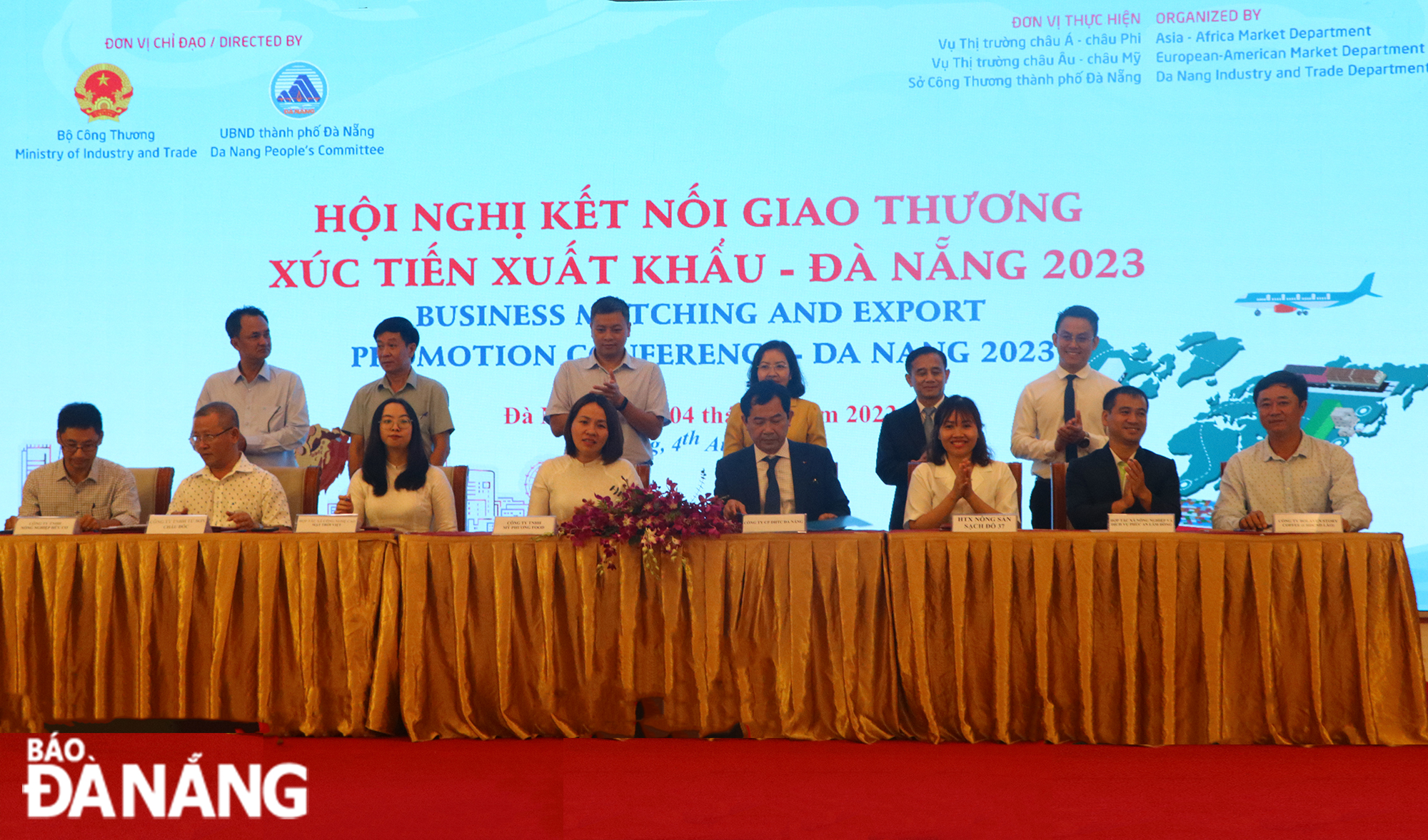 Some enterprises signed memoranda of understanding to support export promotion, and product consumption cooperation at the conference.