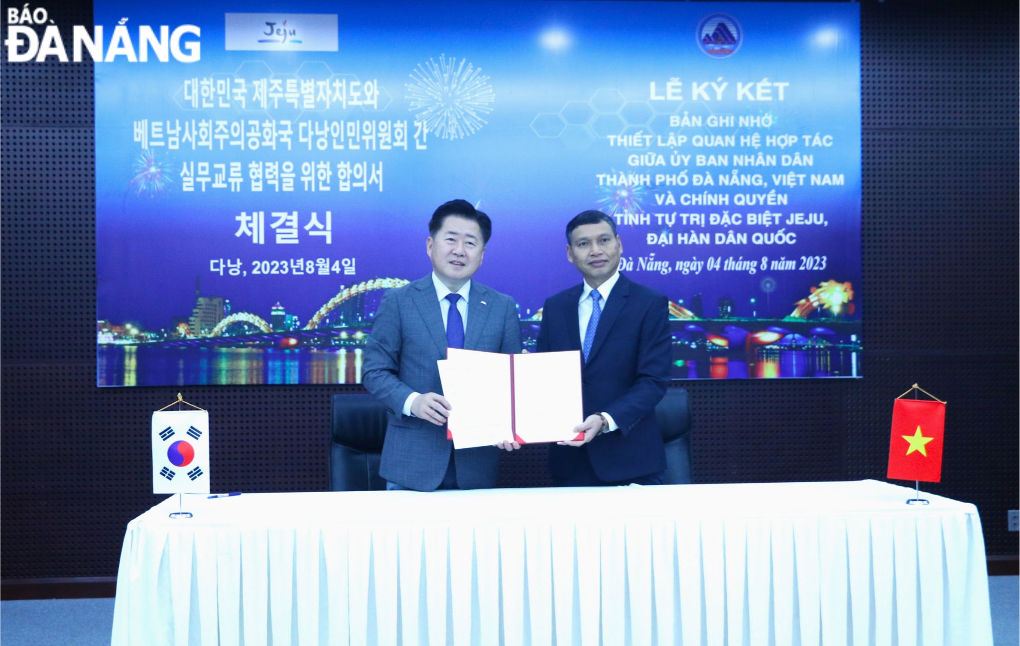 , representatives from the Da Nang authorities and the Jeju Special Self-Governing Province inked a Memorandum of Understanding on establishing cooperative relations in the fields of tourism, investment and trade, and agriculture and fisheries