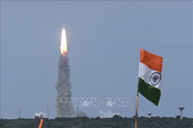 Vụ phóng tàu Chandrayaan-3 từ trung tâm vũ trụ Satish Dhawan tại bang Andhra Pradesh, miền Nam Ấn Độ ngày 14-7-2023. Ảnh: AFP/TTXVN