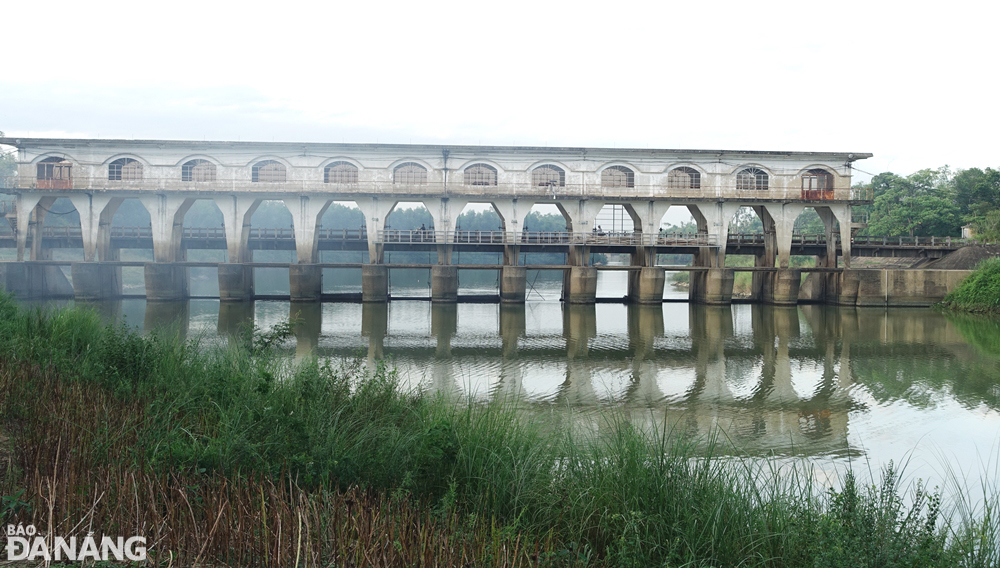 The water level of the Yen River at the upstream of An Trach dam dropped to 1.6m on the morning of August 6, the lowest in the past 10 years.