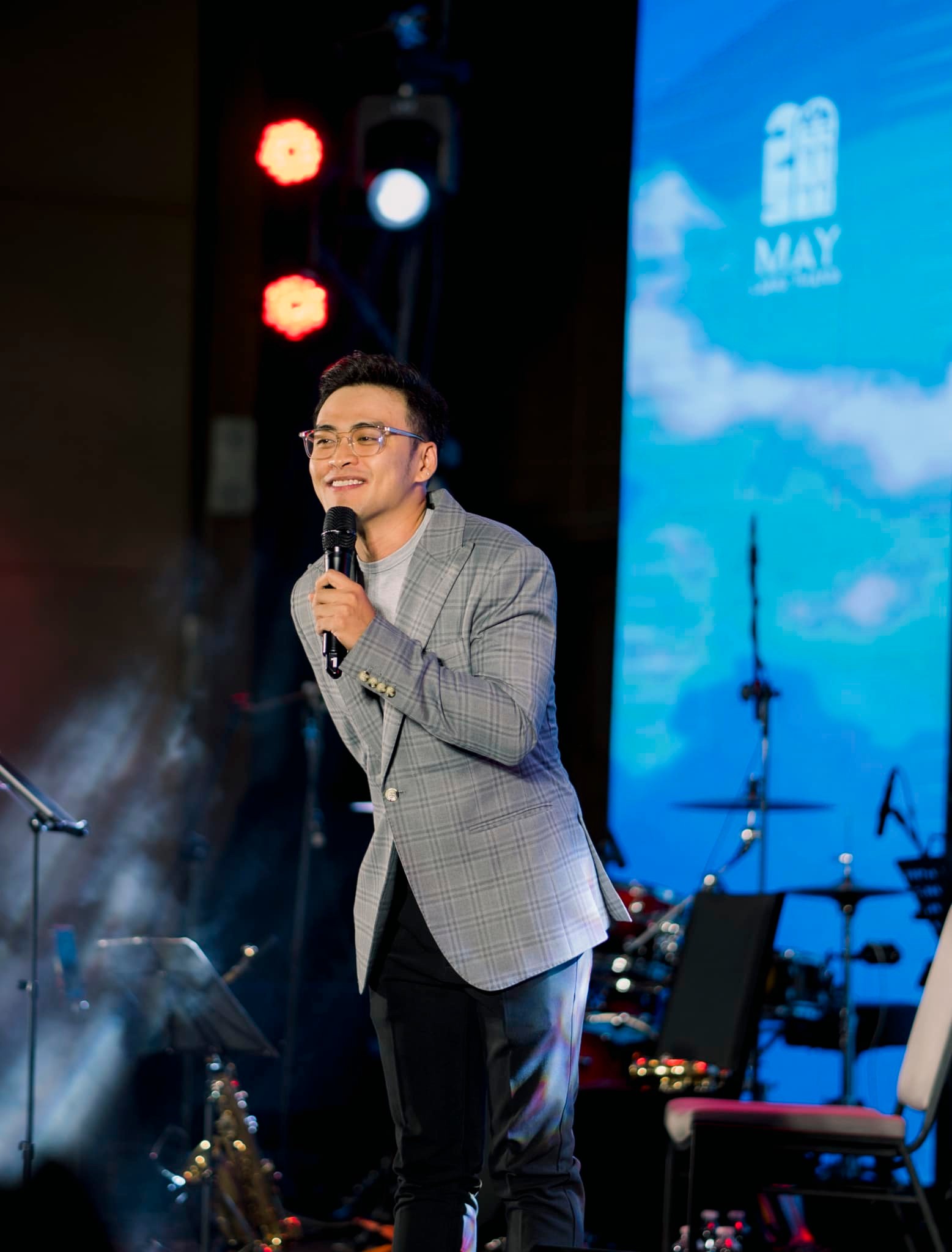 Mr. Vo Hoang Viet shared his feelings in the recent ‘May Lang Thang’ show. Photo: N.H