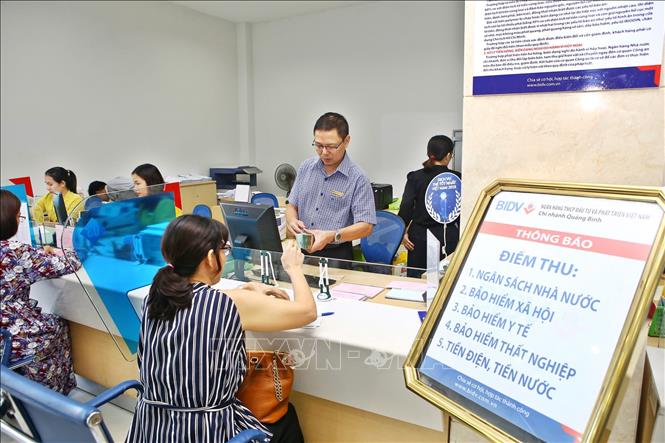 Điểm thu NSNN tại Ngân hàng TMCP Đầu tư và Phát triển Việt Nam (BIDV) chi nhánh Đồng Hới (Quảng Bình). Ảnh: Minh Quyết/TTXVN