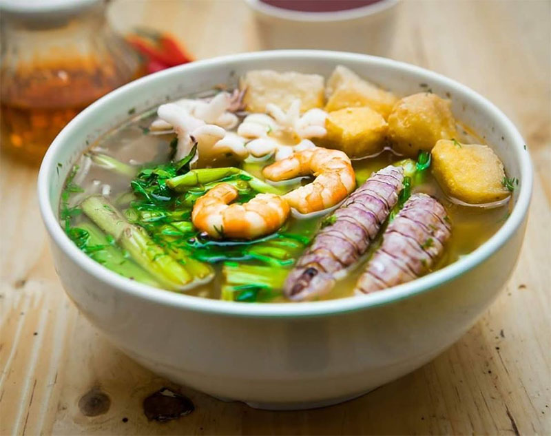 A bowl of hot, nutritious seafood rice noodles