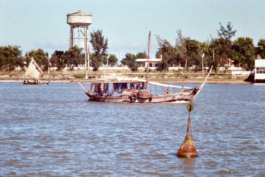 Tháp nước cầu Đen, quận III Đà Nẵng năm 1965-1966. Ảnh tư liệu