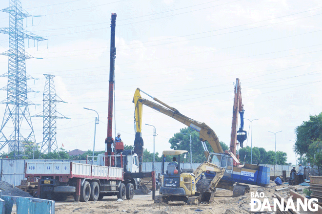 The installation of separate wastewater collection system and sewer lines to transfer rainwater to the Han River for the basin from Ho Xuan Huong Street to Da Nang’s border with Quang Nam Province is underway.