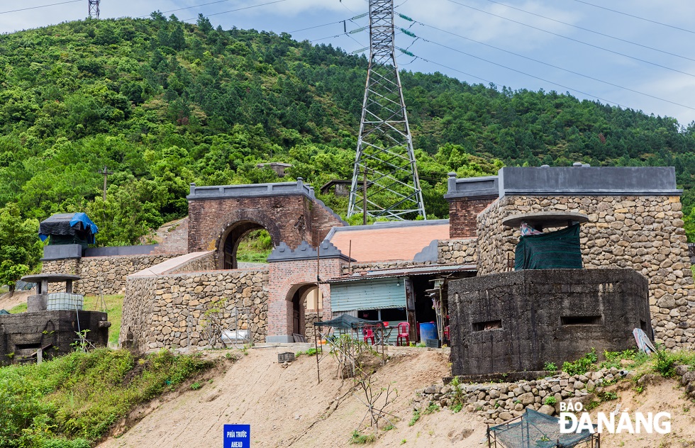 The concrete blockhouses in the relic built from the anti-French and anti-American eras are kept intact