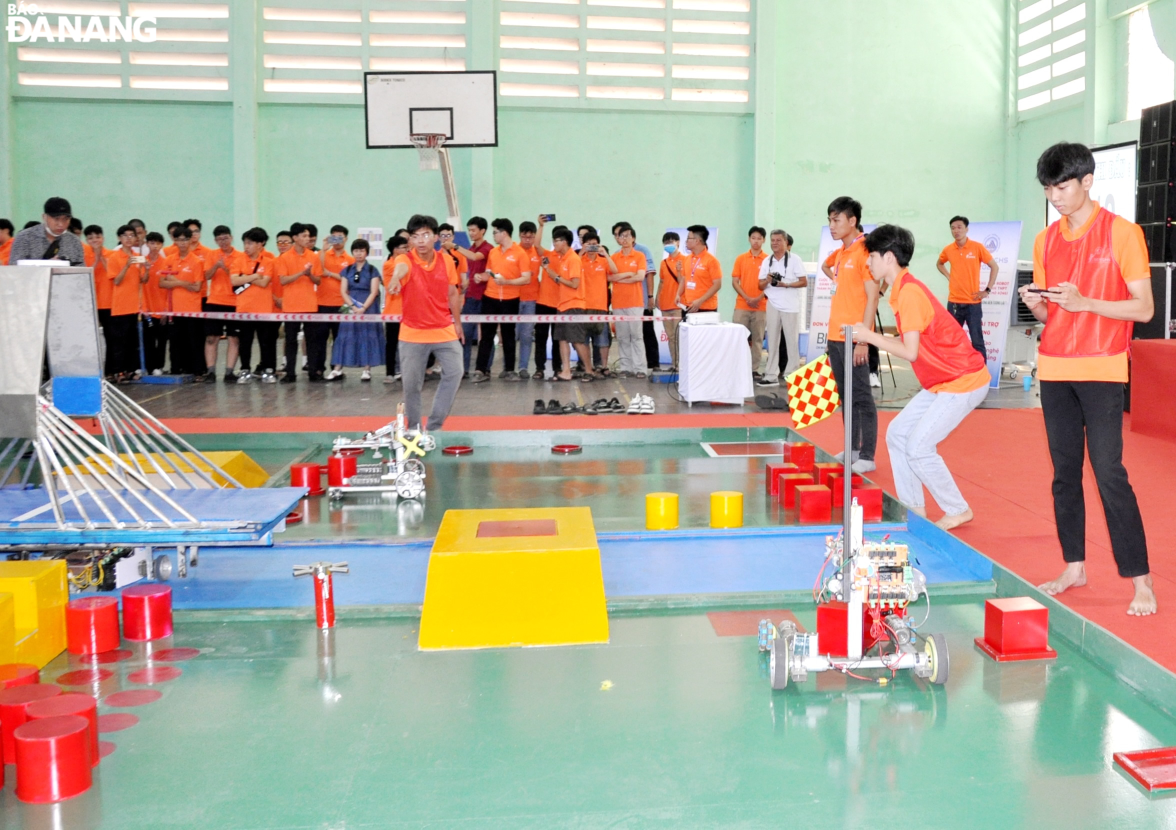 The teams participated in the qualifying round on the morning of August 19. Photo: LE HUNG