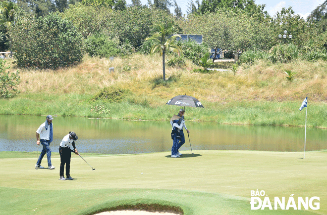 Golfers competed at the Da Nang Golf Tourism Festival 2022. Photo: THU HA