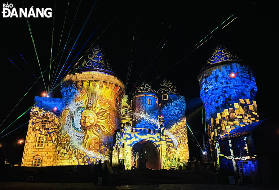 After a period of trial performance, the 3D mapping project has been completely upgraded in terms of content, images and especially lighting, promising to create more visually pleasing and emotional effects for visitors. Photo: N.H