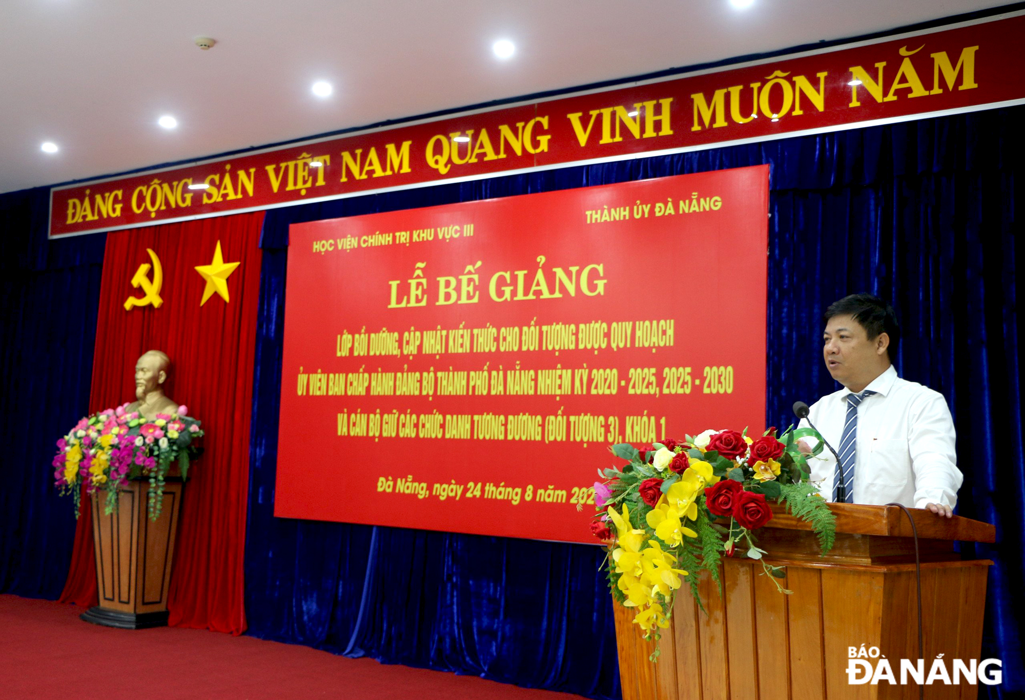 Ủy viên dự khuyết Trung ương Đảng, Phó Bí thư Thường trực Thành ủy, Chủ tịch HĐND thành phố Lương Nguyễn Minh Triết  phát biểu chỉ đạo tại buổi bế mạc khóa học. Ảnh: PV