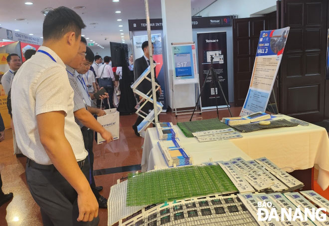 At the conference, many large enterprises in the construction industry display and introduce new products and applications. Photo: NGOC HA