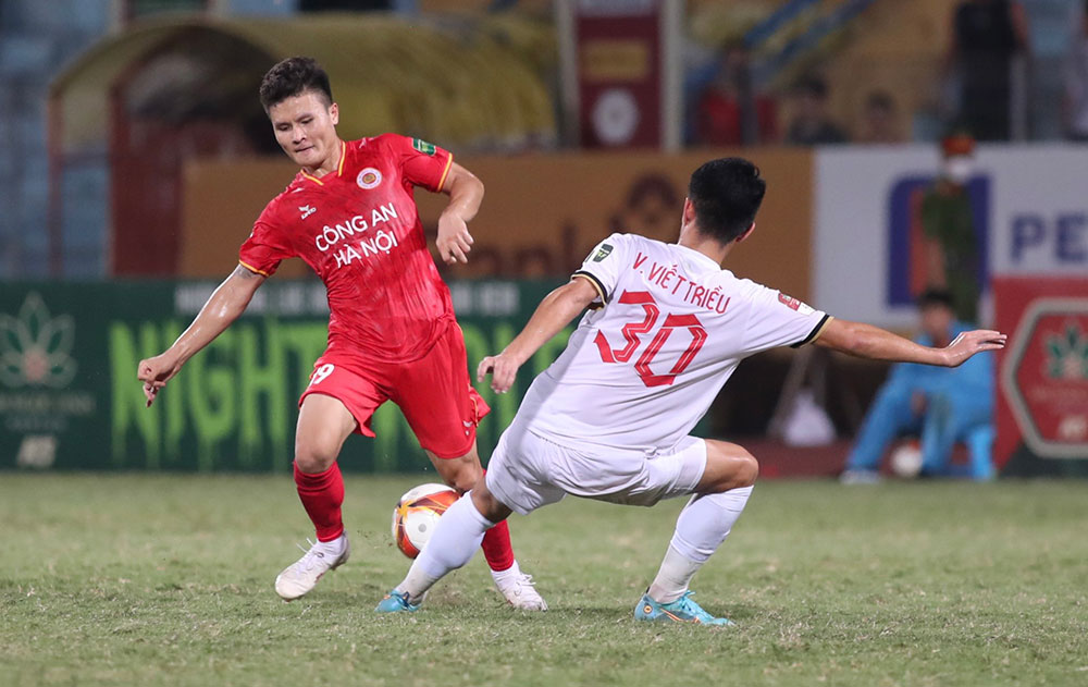 Công an Hà Nội (áo đỏ) thành công ở mùa giải đầu tiên thăng hạng V-League 2023. Ảnh: VPF