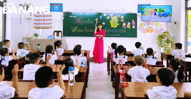 Học sinh lớp 1 Trường Tiểu học Võ Thị (quận Hải Châu) được rèn nề nếp trong lớp học. Ảnh: NGỌC HÀ