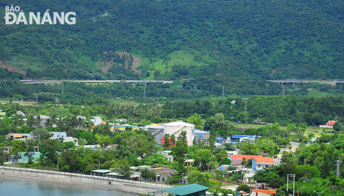 The coastal route connecting to the soon-to-be-constructed Lien Chieu Port has a length of nearly 3km, a width of 30m and 6 lanes, allowing vehicles to run at a speed of 60km per hour.