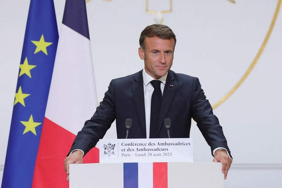 Tổng thống Pháp Emmanuel Macron cảnh báo nguy cơ phương Tây sụt giảm tầm ảnh hưởng toàn cầu. Ảnh: Reuters