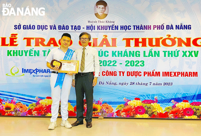 Nâng bước học sinh, sinh viên đến trường