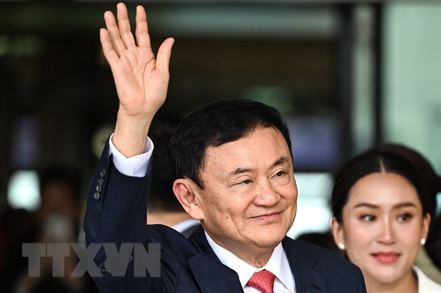 Cựu Thủ tướng Thái Lan Thaksin Shinawatra tại sân bay Don Mueang, Bangkok, Thái Lan, ngày 22/8/2023. (Ảnh: AFP/TTXVN)