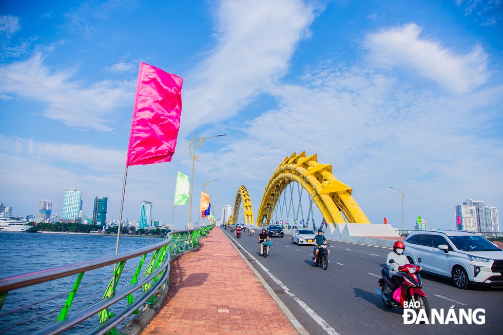 The Dragon Bridge is brilliantly decorated with  flags and flowers to celebrate the 78th anniversary of the August Revolution and National Day September 2 (1945-2023).