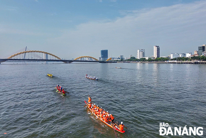 The boat race had the participation of 280 male athletes and 170 female athletes from 23 teams of 13 units