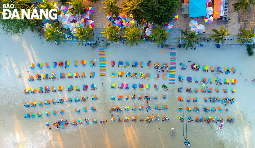 Colourful Da Nang beach seen from above.