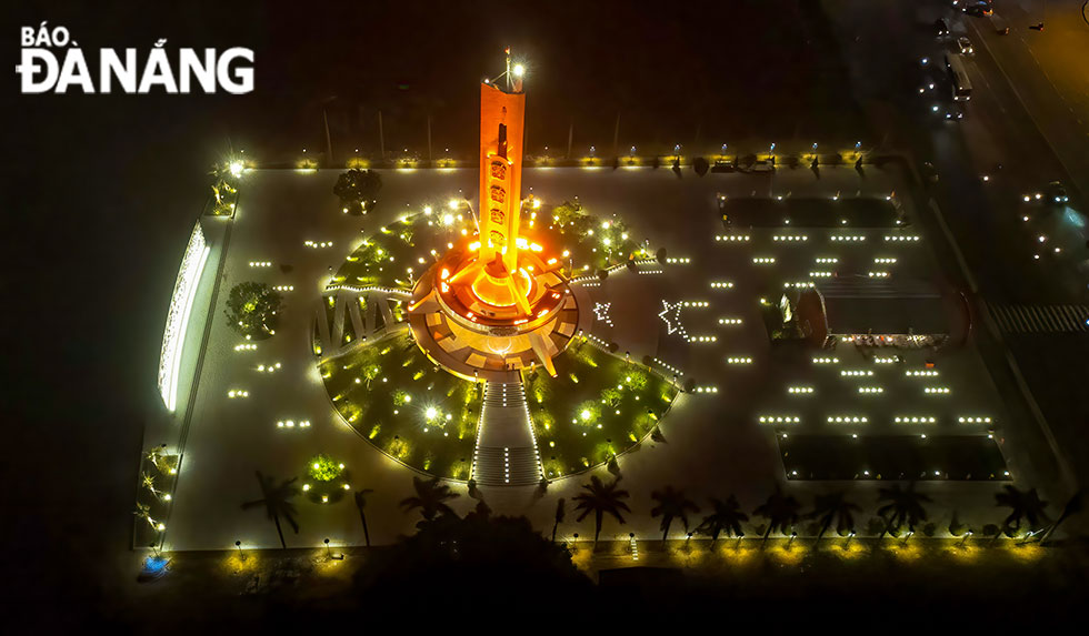   The Da Nang Peace Monument, a work showing the good tradition of “when drinking water, remembering its source” and paying tribute to the nation's heroes and martyrs.